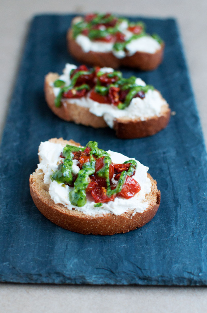 Roasted-Tomato-Crostini-7