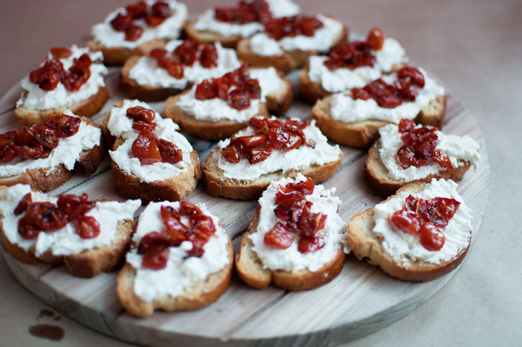 Roasted-Tomato-Crostini