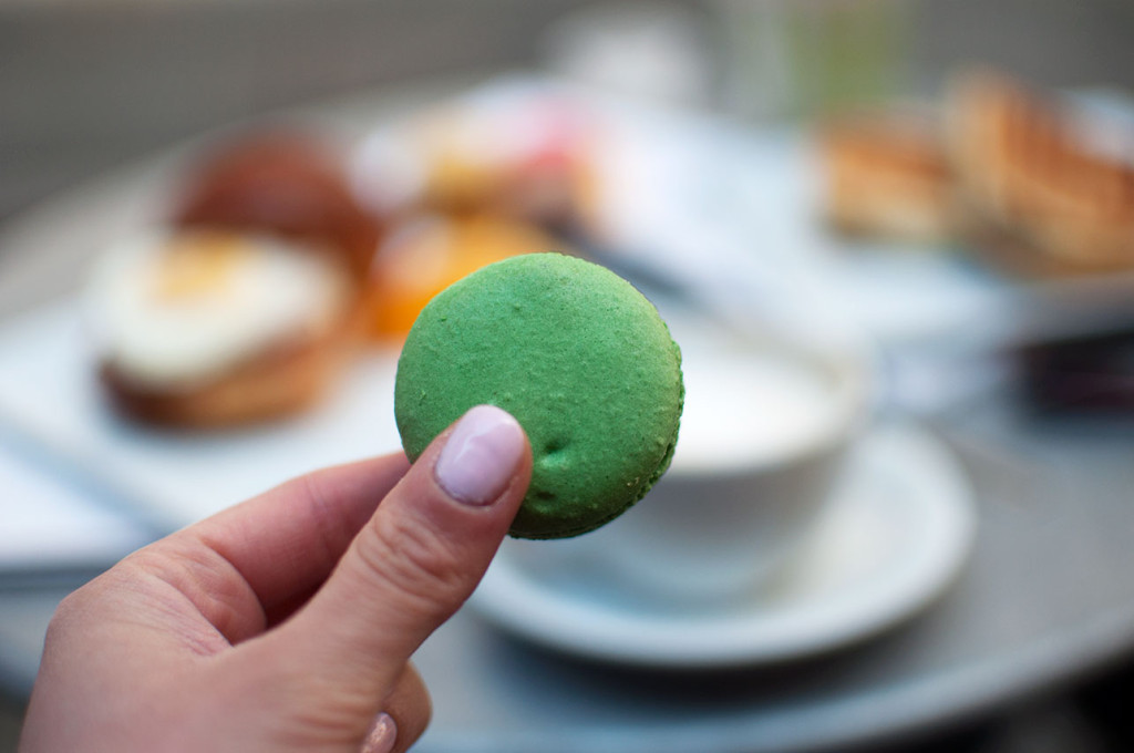 Financier-Pistachio-Macaron