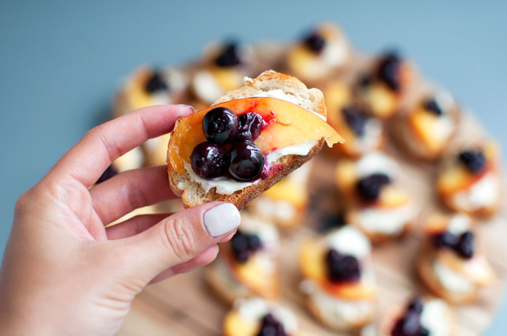 Roasted-Blueberry-Peach-Crostini-1