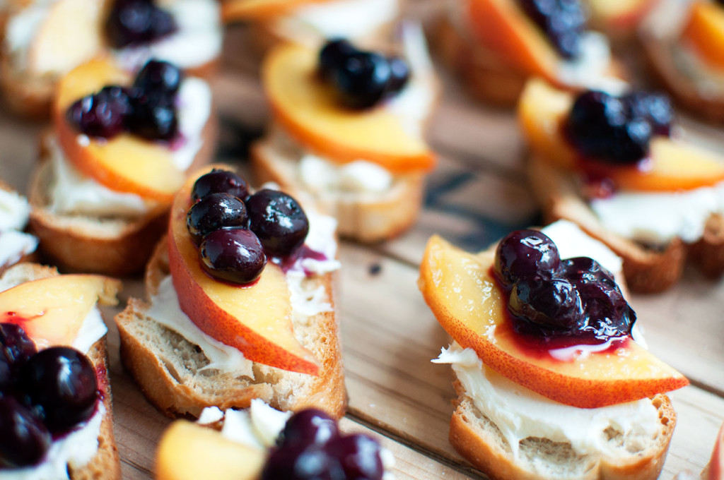 Roasted-Blueberry-Peach-Crostini-2