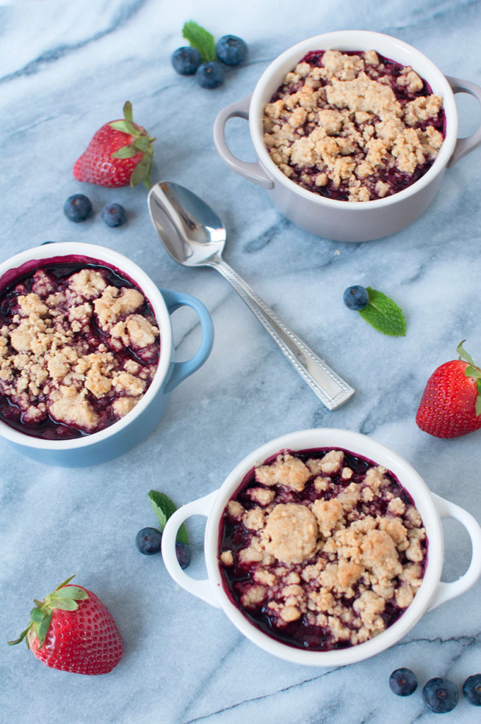 Le-Creuset-Berry-Crumble-10