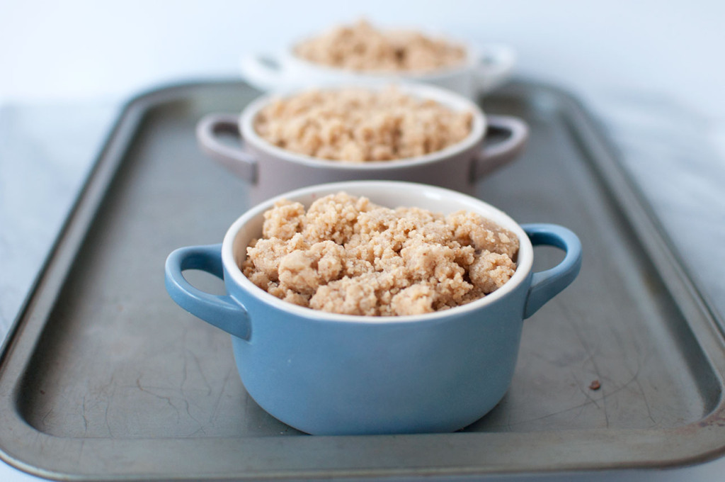 Le-Creuset-Berry-Crumble-15