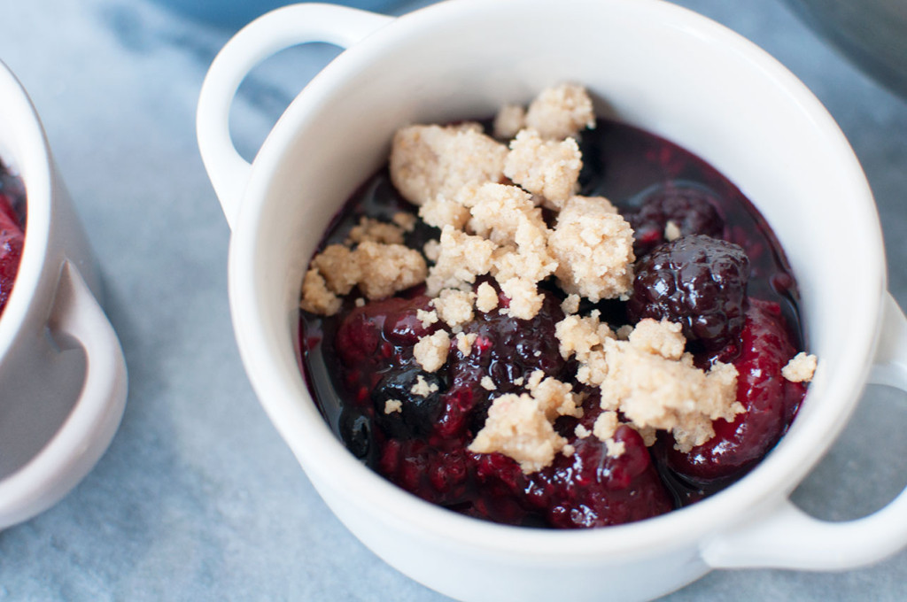 Le-Creuset-Berry-Crumble-19