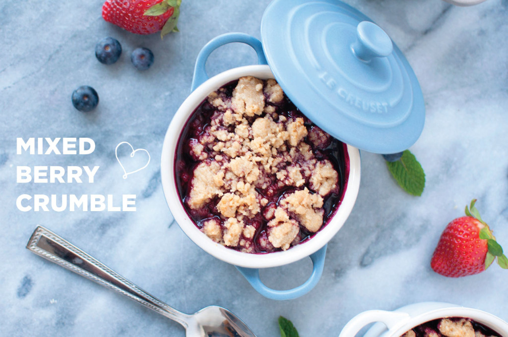 Le-Creuset-Mixed-Berry-Crumble