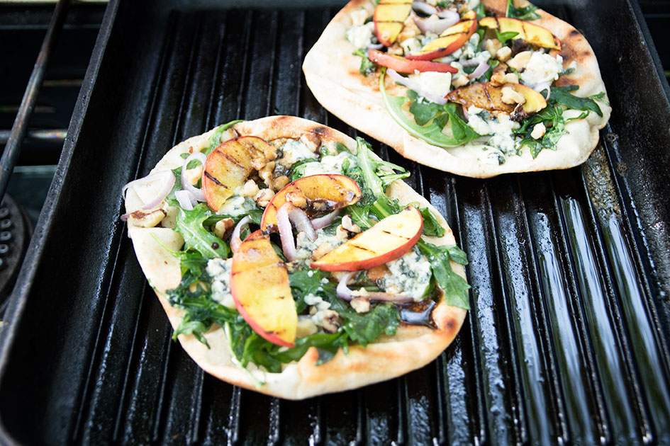 Grilled-Flatbread-with-Blue-Cheese-and-Peaches-5