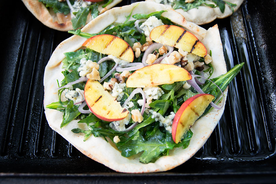 Grilled-Flatbread-with-Blue-Cheese-and-Peaches-6
