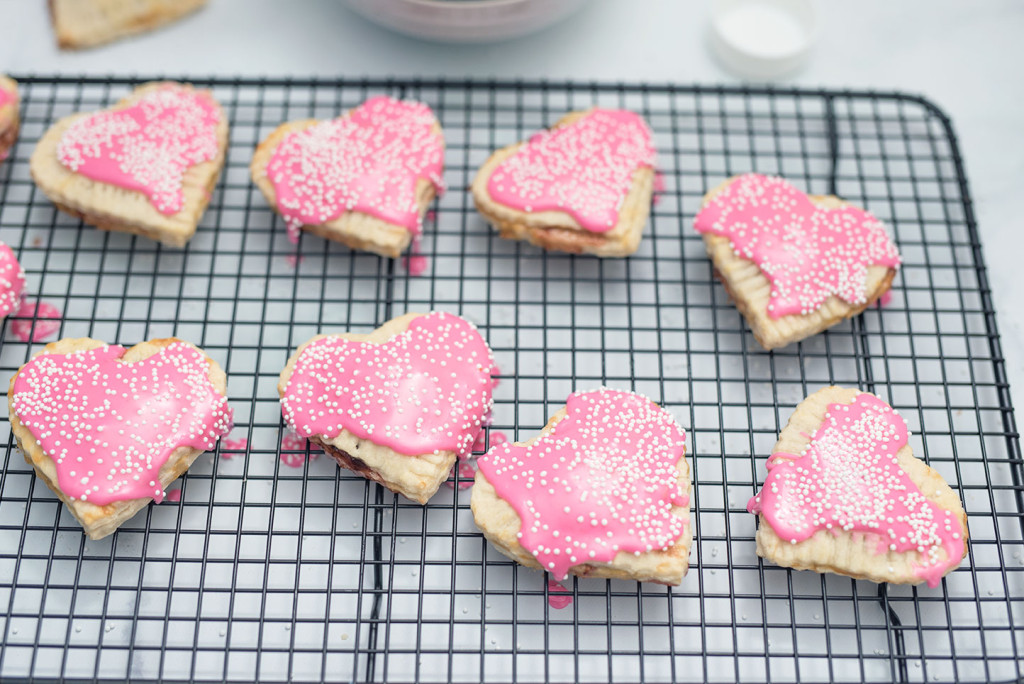 Le-Creuset-Strawberry-Hand-Pie-8