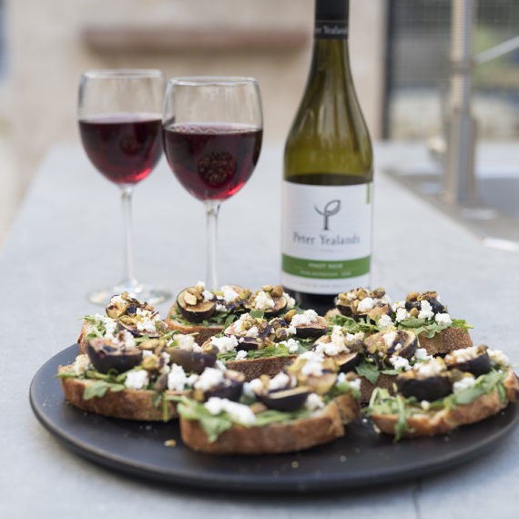 National Pinot Grigio Day + a Recipe for Scallops with Bucatini! Pretty in Pistachio